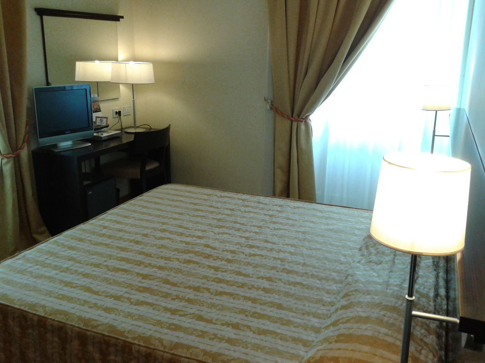 Hotel Due Colonne Cagliari Esterno foto